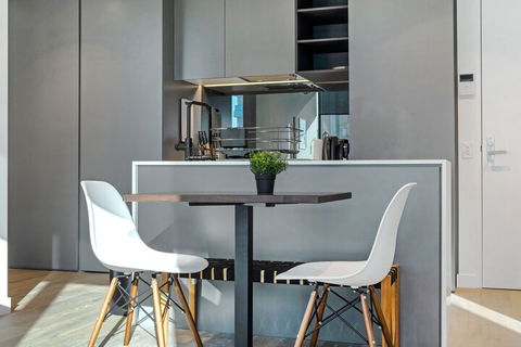 Victoria One Suites - Surfers Gold Coast 1