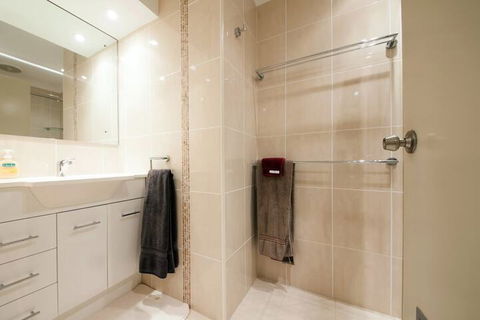 Kamilaroi Unit 6, 58-60 Magnus Street - Surfers Gold Coast 5