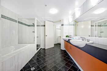 Victoria Square Apartment Broadbeach Level 9 - Surfers Gold Coast 6