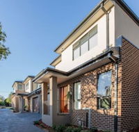 AUJOY 4 Bed Townhouse Burwood 2 - Surfers Gold Coast