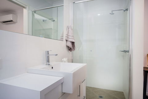 Albury Yalandra Apartment 5 - Surfers Gold Coast 5