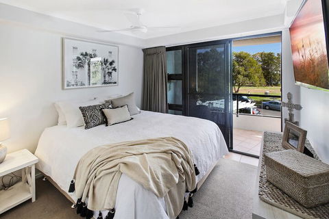 Cotton Tree Absolute Waterfront - Surfers Gold Coast 1