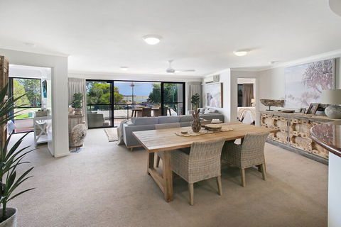 Cotton Tree Absolute Waterfront - Surfers Gold Coast 2