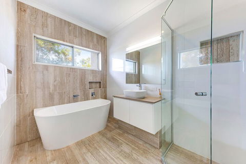 Panoramic And Ocean Views - Surfers Gold Coast 4