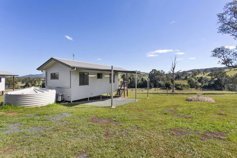 Valley Cabins By The Creek - Surfers Gold Coast 3