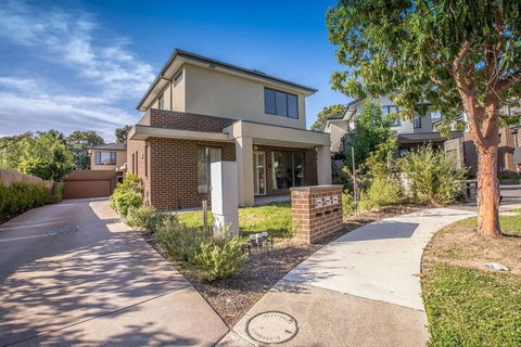 70 Greenbell Doncaster - Surfers Gold Coast 1