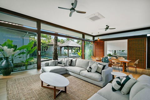 ESPRIT 2 PALM COVE BRAND NEW - Surfers Gold Coast 4