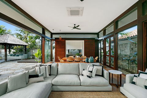 ESPRIT 2 PALM COVE BRAND NEW - Surfers Gold Coast 3