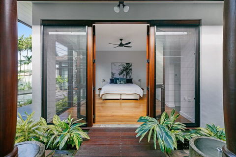ESPRIT 2 PALM COVE BRAND NEW - Surfers Gold Coast 6