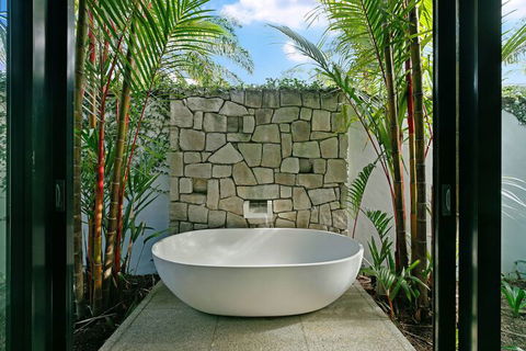 ESPRIT 2 PALM COVE BRAND NEW - Surfers Gold Coast 5