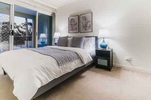 Absolute Riverfront One Bedroom Apartment - Surfers Gold Coast 7