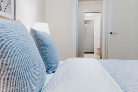 Absolute Riverfront One Bedroom Apartment - Surfers Gold Coast 4