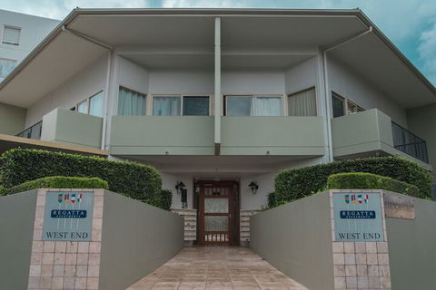 Absolute Riverfront One Bedroom Apartment - Surfers Gold Coast 1