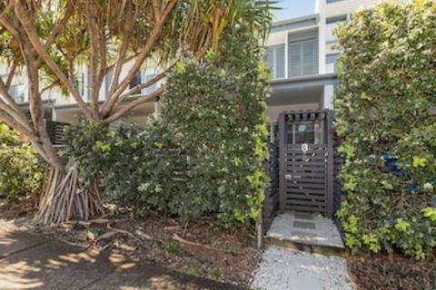 COASTAL CHIC At CASUARINA - Surfers Gold Coast 0
