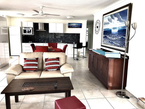 Cairns Apartment Esplanade Ocean Views - Surfers Gold Coast 3