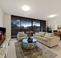 HomeHotel Spacious Luxury Apt Next to Shopping - Surfers Gold Coast
