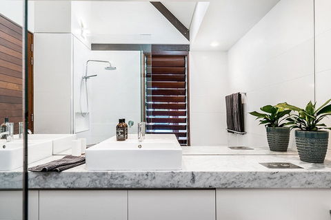 Your Luxury Escape - On The Bay 2 - Surfers Gold Coast 5