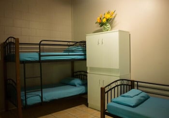 Dougies Backpackers - Surfers Gold Coast 3