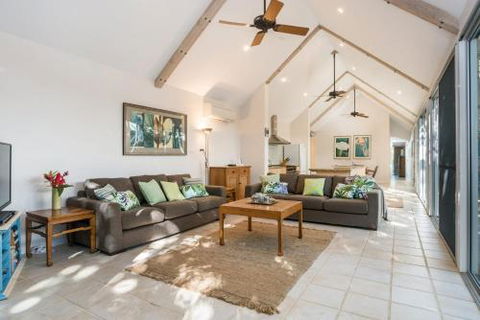12 Childe Street Byron Bay Absolute Belongil Summerhouse - Surfers Gold Coast 6