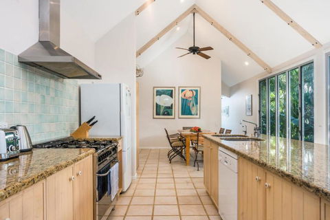 12 Childe Street Byron Bay Absolute Belongil Summerhouse - Surfers Gold Coast 2