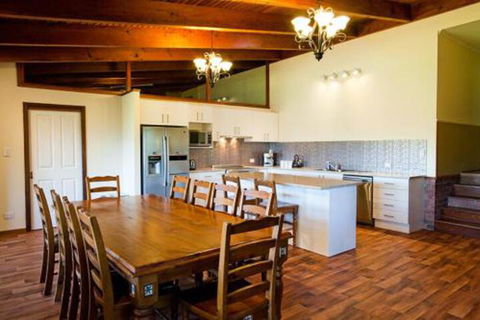 Minimbah Farm Cottages Family Farmstay Choose From 2 & 3 Bedroom Cottages & 6 Bedroom House - Surfers Gold Coast 5