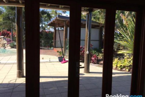 Takura Heights Modern Country Apartment With Pool Access - Surfers Gold Coast 5
