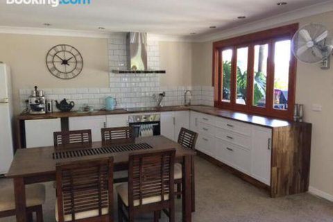 Takura Heights Modern Country Apartment With Pool Access - Surfers Gold Coast 0