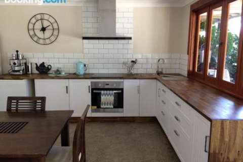Takura Heights Modern Country Apartment With Pool Access - Surfers Gold Coast 6