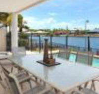 St Lucia 11 Four Bedroom Canal Home with Pool - Surfers Gold Coast