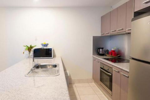 Luxury 1 Bed Apartment New King Bed & Bath - Surfers Gold Coast 3