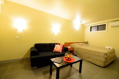 Liberty Plains Motor Inn - Surfers Gold Coast 7