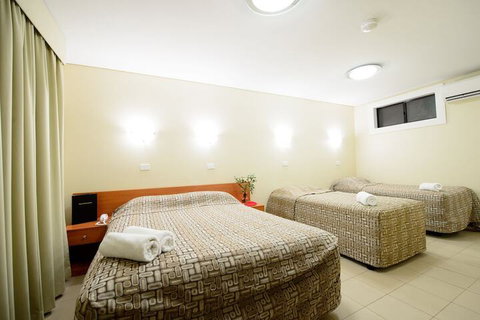 Liberty Plains Motor Inn - Surfers Gold Coast 3