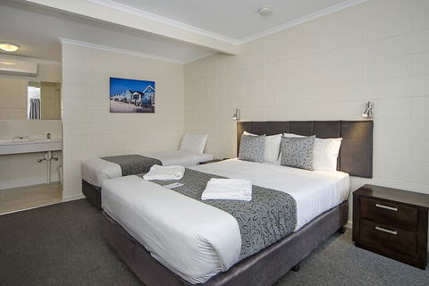 Victor Harbor City Inn - Surfers Gold Coast 2