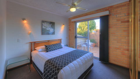 Cousins Motor Inn - Surfers Gold Coast 1