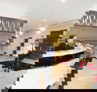 The Colmslie Hotel - Surfers Gold Coast