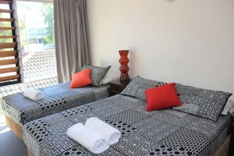 Townsville Holiday Apartments - Surfers Gold Coast 2