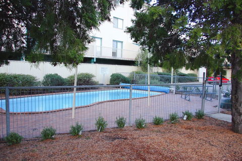 Canberra Short Term And Holiday Accommodation - Surfers Gold Coast 4