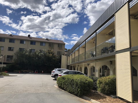 Canberra Short Term And Holiday Accommodation - Surfers Gold Coast 0
