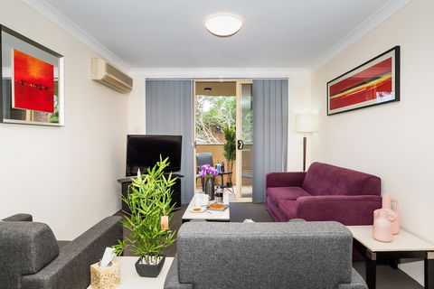 Eastwood Furnished Apartments - Surfers Gold Coast 4