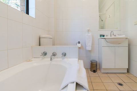 Eastwood Furnished Apartments - Surfers Gold Coast 2