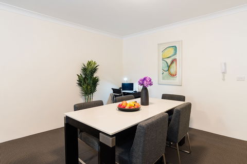 Eastwood Furnished Apartments - Surfers Gold Coast 0