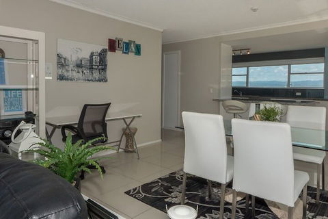 Pacific Plaza Apartments - Surfers Gold Coast 7