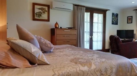 Bellbird Cottage B & B - Surfers Gold Coast 4