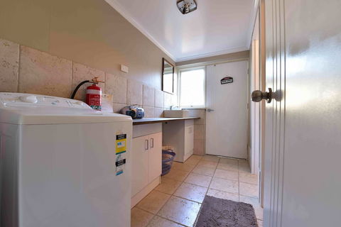 Kalbarri Sunset Villa - Surfers Gold Coast 6