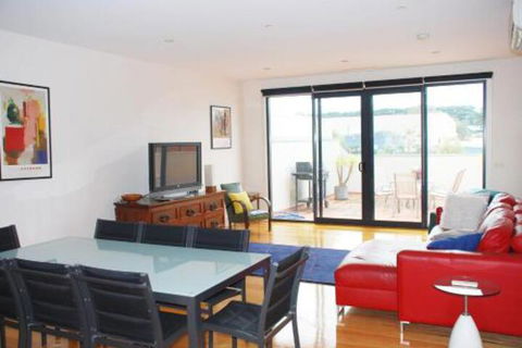 POSITION PERFECT CENTRAL INVERLOCH - Surfers Gold Coast 0