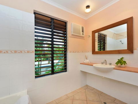 Balinese Breeze - Surfers Gold Coast 4