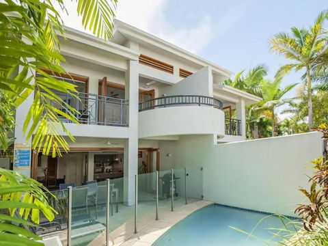 Tropical Oasis 8 Templemoon - Surfers Gold Coast 2