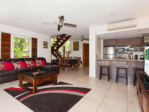 Tropical Oasis 8 Templemoon - Surfers Gold Coast 4