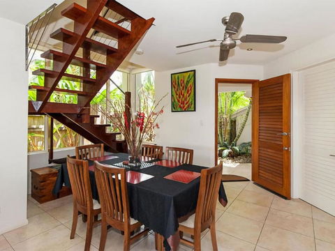 Tropical Oasis 8 Templemoon - Surfers Gold Coast 6