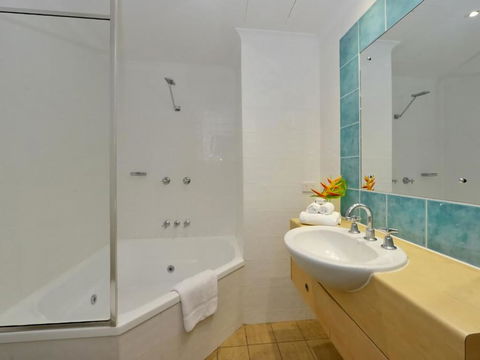 Ocean Sounds 2 Bedroom Apartment - Surfers Gold Coast 4